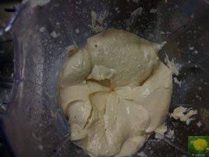 Hummus im Mixer (Blender)