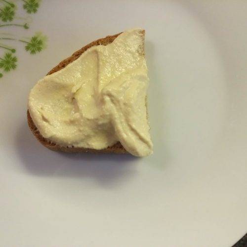 Hummus auf Brot